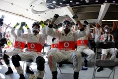 McLaren-Garage-Reaction