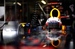 Sebastian_Vettel-RBR-Garage_EuropeanGP