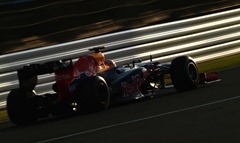 Sebastian_Vettel-F1_GP_Japan_2012-R-03