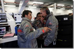 Sergio Perez talks with Martin Whitmarsh in the garage