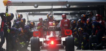 Red_Bull_Racing-Pit-Stop-F1_GP_China_2013.jpg