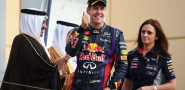 Sebastian_Vettel-F1_GP-Bahrain_2013-04.jpg