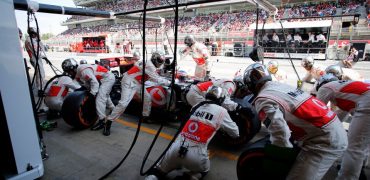 Jenson_Button_Spain_2013_PitStop.jpg