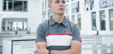 Sergey_Sirotkin-Sauber_Visit.jpg