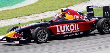 Daniil_Kvyat-Formula_BMW-Racing.jpg