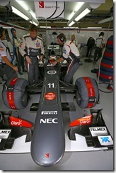 Nico_Hulkenberg-Sauber_F1_Team_Garage