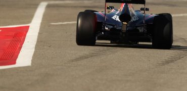 Red_Bull-RB10-Bahrain.jpg