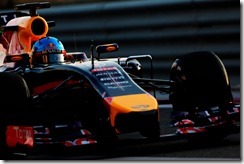 Sebastian_Vettel-RB10-Bahrain_Tests-T01