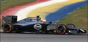 Kevin_Magnussen-McLaren-Esso-Malaysia.jpg