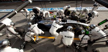 McLaren-PitStop-Australian_GP-2014.jpg