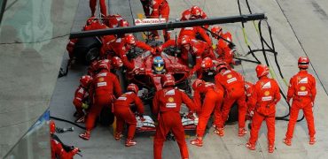 Fernando_Alonso-Malaysian_GP-2014-PitStop.jpg