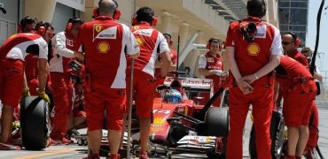 Ferrari-PitStop-Bahrain-2014.jpg