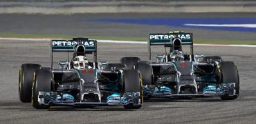 Lewis_Hamilton-and-Nico_Rosberg-Bahrain-2014-Racing.jpg