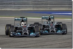 Lewis_Hamilton-and-Nico_Rosberg-Bahrain-2014-Racing