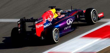 Sebastian_Vettel-Bahrain_GP-2014-R04.jpg