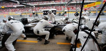 McLaren-PitStop-Spanish_GP-2014.jpg