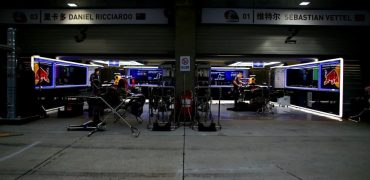 Red_Bull_Racing-Garage-Chinese_GP-2014.jpg