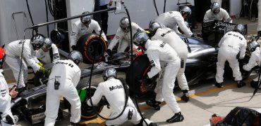 McLaren-PitStop-British_GP-2014.jpg