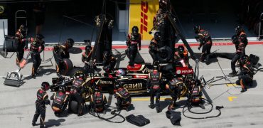 Romain_Gorsjean-Lotus-PitStop-Austrian_GP-2014.jpg