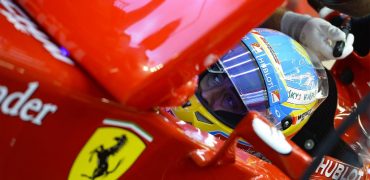 Fernando_Alonso-Singapore-2014-Garage.jpg