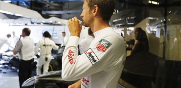 Jenson_Button-McLaren-Garage-Monza-2014.jpg