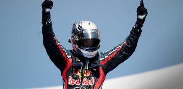 Sebastian_Vettel-RBR-2011.jpg