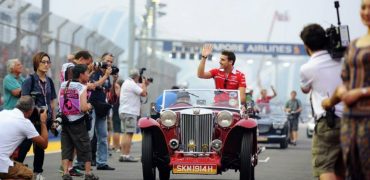 Jules_Bianchi-Drivers-Parade-Singapore.jpg