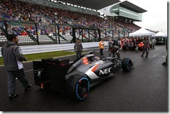 Sauber-C33-with-Pirelli-Full_Wet-Tyres-Japan-2014