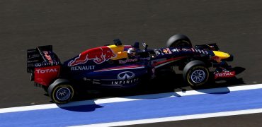 Sebastian_Vettel-Red_Bull-Racing-Sochi-Autodrom.jpg