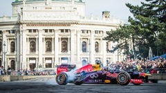 Daniel-Ricciardo-22042015