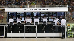 McLaren-Honda-Pitwall-Bahrain