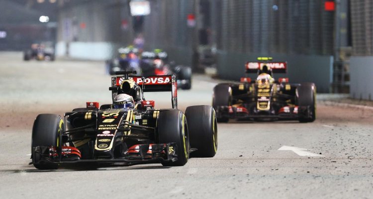 Grosjean leading Maldonado